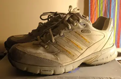Zapatillas deportivas Adidas beige para hombre - miniatura 1