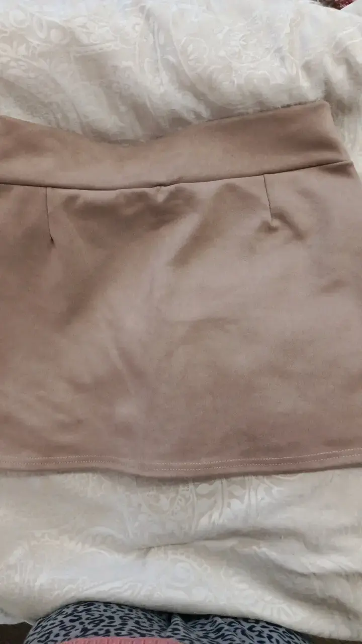 Falda short beige con abertura - 3