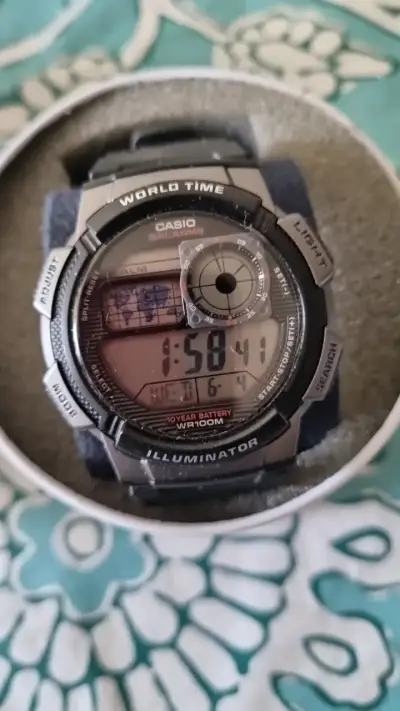 Reloj Casio World Time con Iluminación - miniatura 1