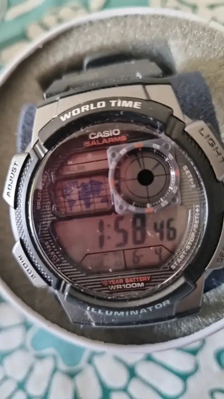 Reloj Casio World Time con Iluminación - 2