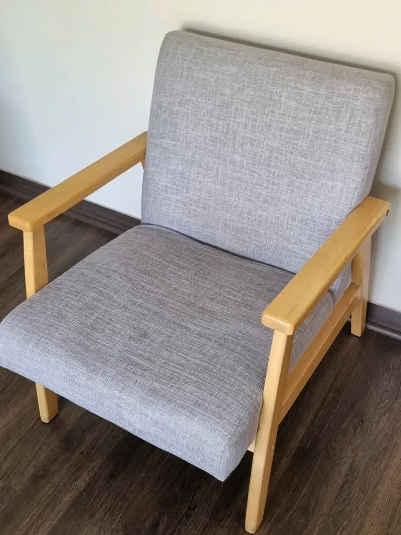 Par de Sillónes de madera con tapiz gris moderno - 2