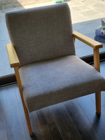 Par de Sillónes de madera con tapiz gris moderno - miniatura 3