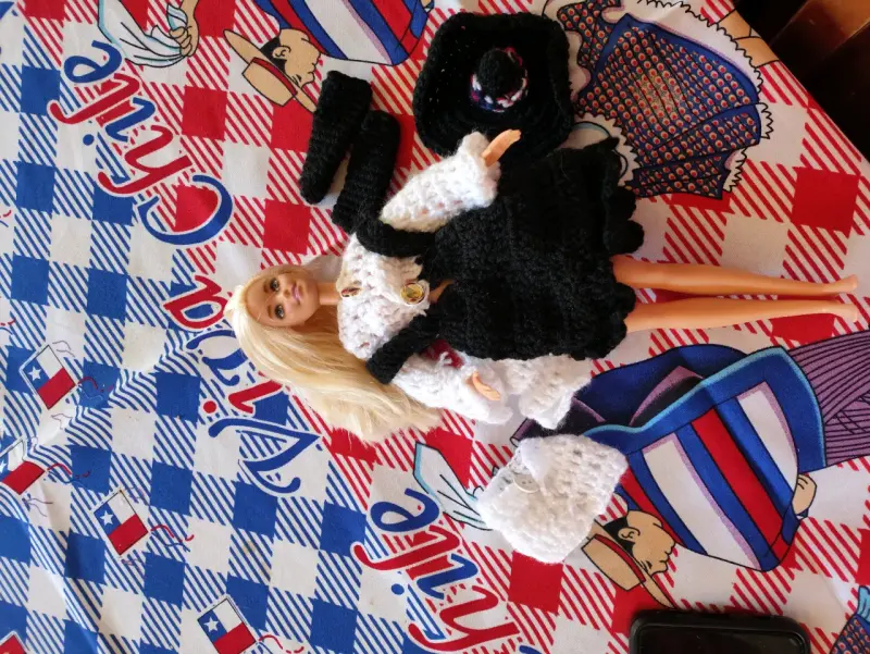 Muñeca Barbie con traje típico chileno - 1