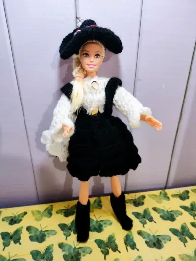 Muñeca Barbie con traje típico chileno - miniatura 2