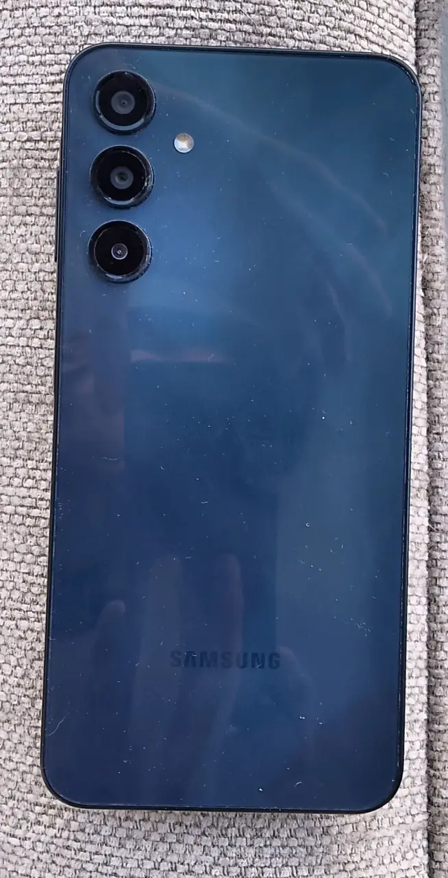 Samsung A16 5G 128GB con detalle en vidrio - 3