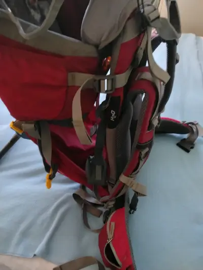 Mochila portabebés Deuter Kid Comfort roja - miniatura 1
