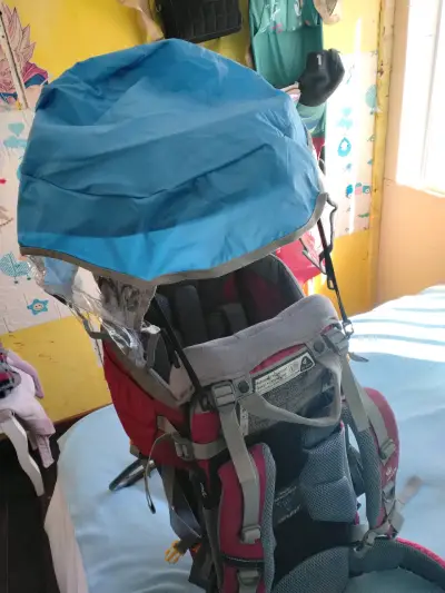 Mochila portabebés Deuter Kid Comfort roja - miniatura 2