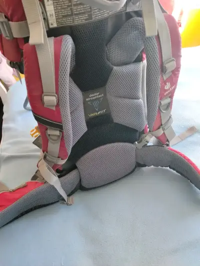 Mochila portabebés Deuter Kid Comfort roja - miniatura 6