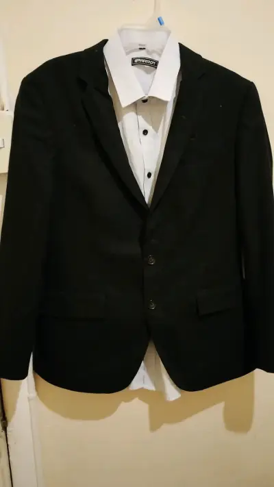 Traje formal negro con camisa y corbata talla L‼️ - miniatura 3