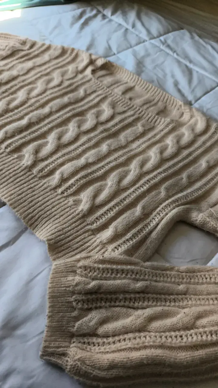 Suéter corto de punto beige para mujer - 2
