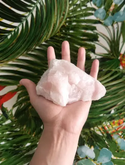 Piedra de cuarzo rosa natural 688g - miniatura 5