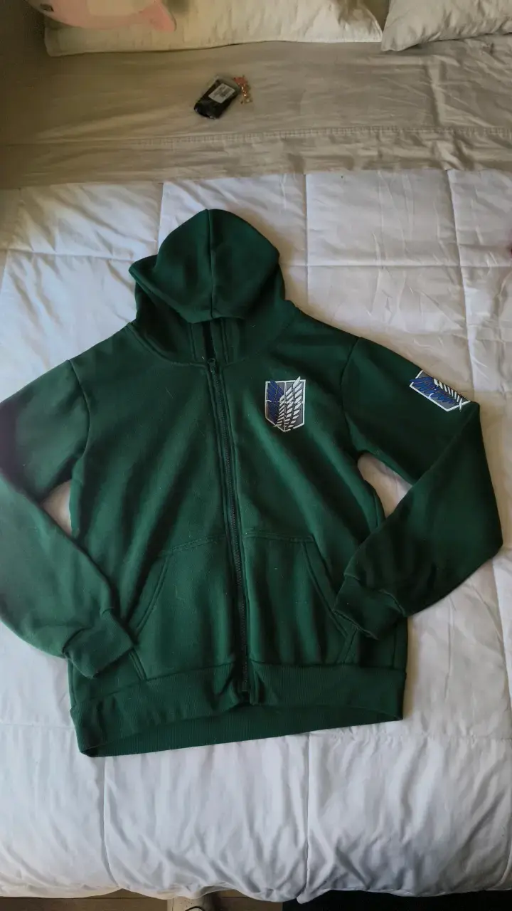 Polerón verde con capucha y diseño de Shingeki - 1