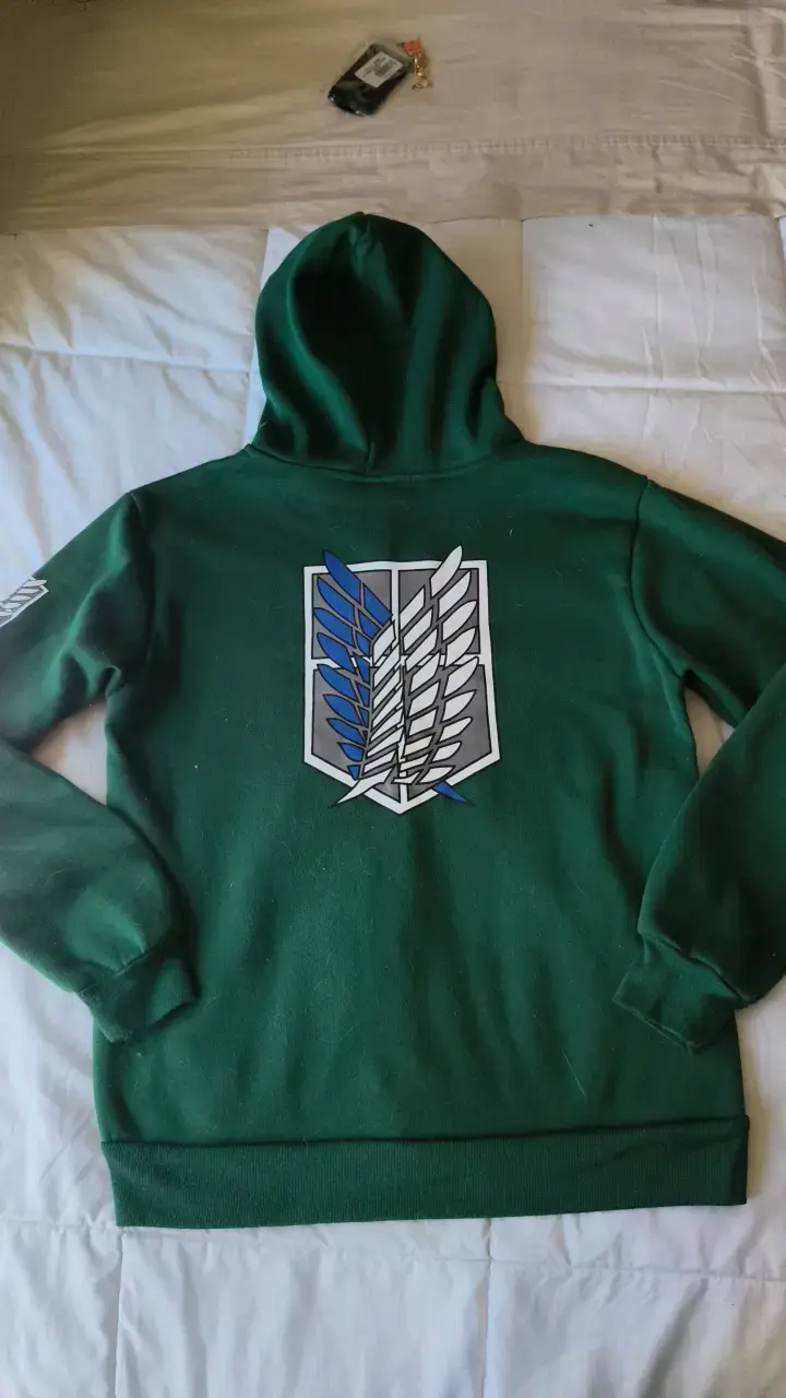 Polerón verde con capucha y diseño de Shingeki - 3
