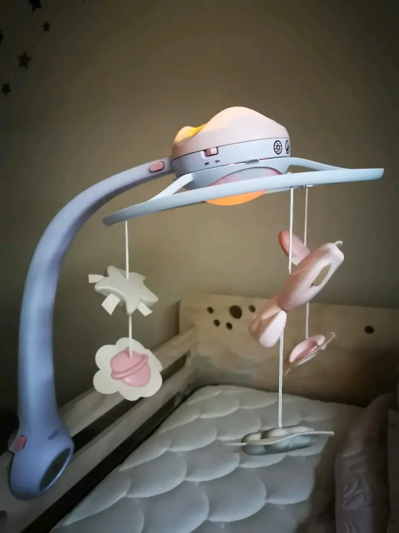 Móvil musical Marca Infantino con luces LED - 1