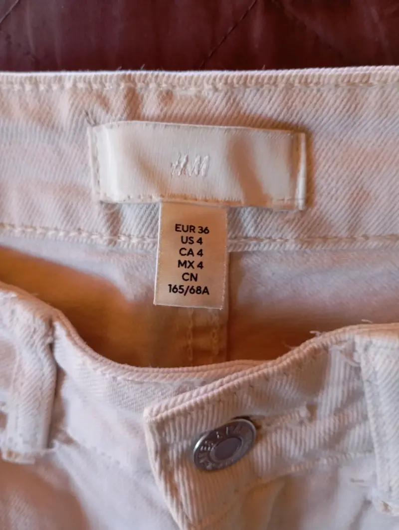 Pantalones beige de mezclilla H&M para mujer - 2