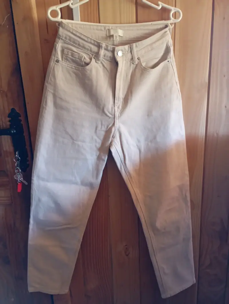 Pantalones beige de mezclilla H&M para mujer - 3