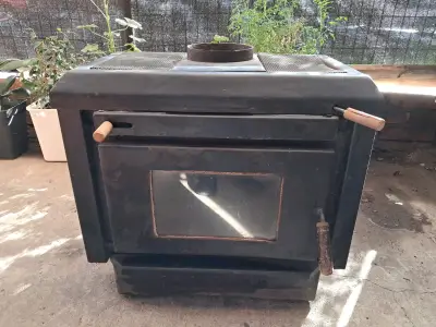 Estufa a leña de hierro fundido con puerta de vidrio - miniatura 1