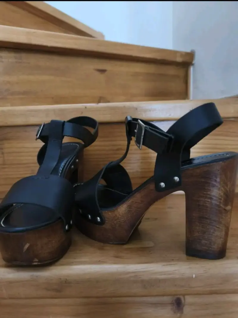 Sandalias de Tacón Alto de Cuero Negro Pollini - 1