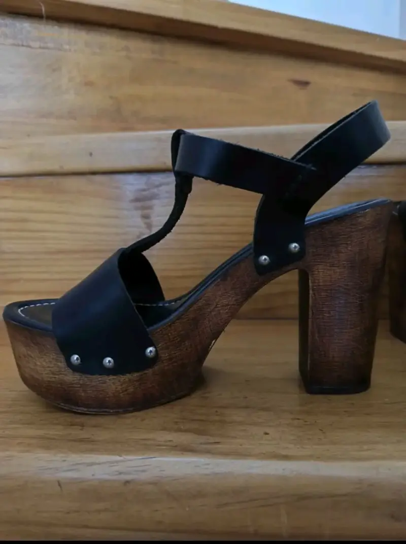 Sandalias de Tacón Alto de Cuero Negro Pollini - 2