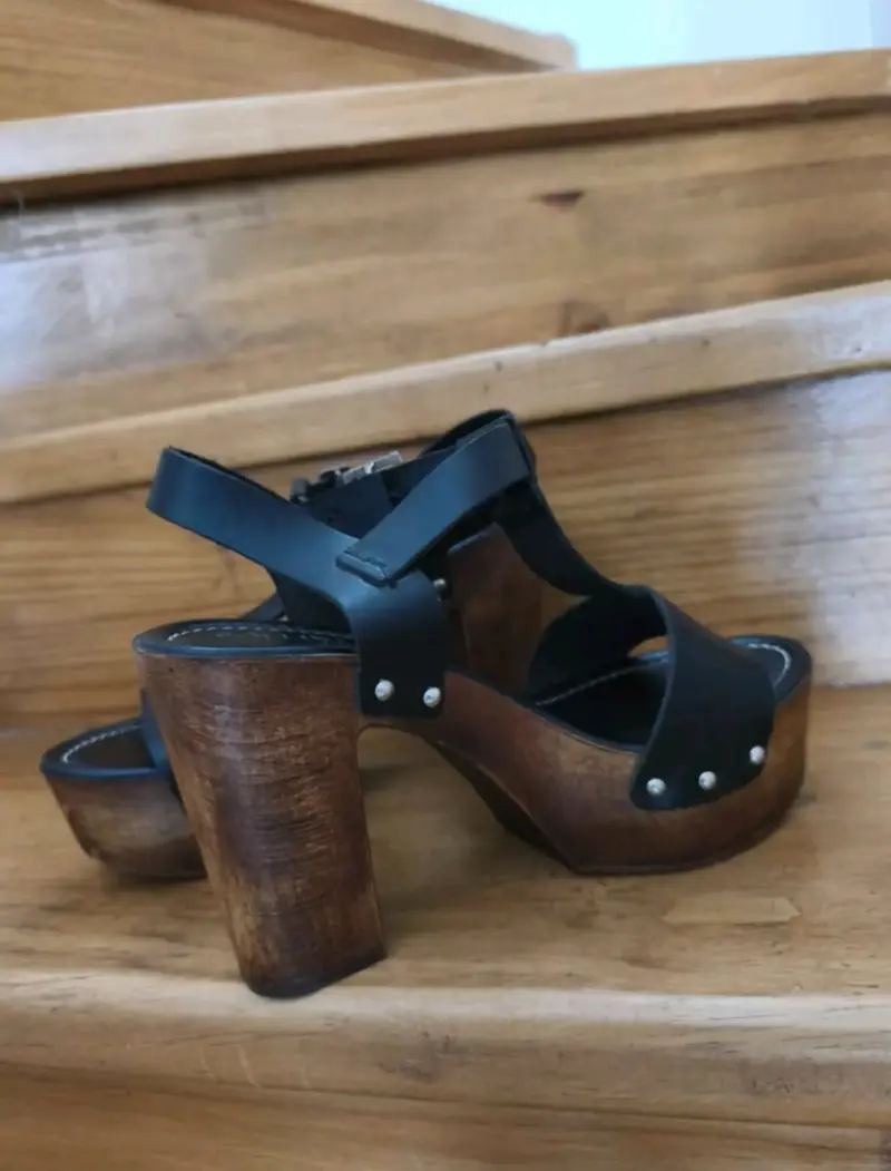 Sandalias de Tacón Alto de Cuero Negro Pollini - 3