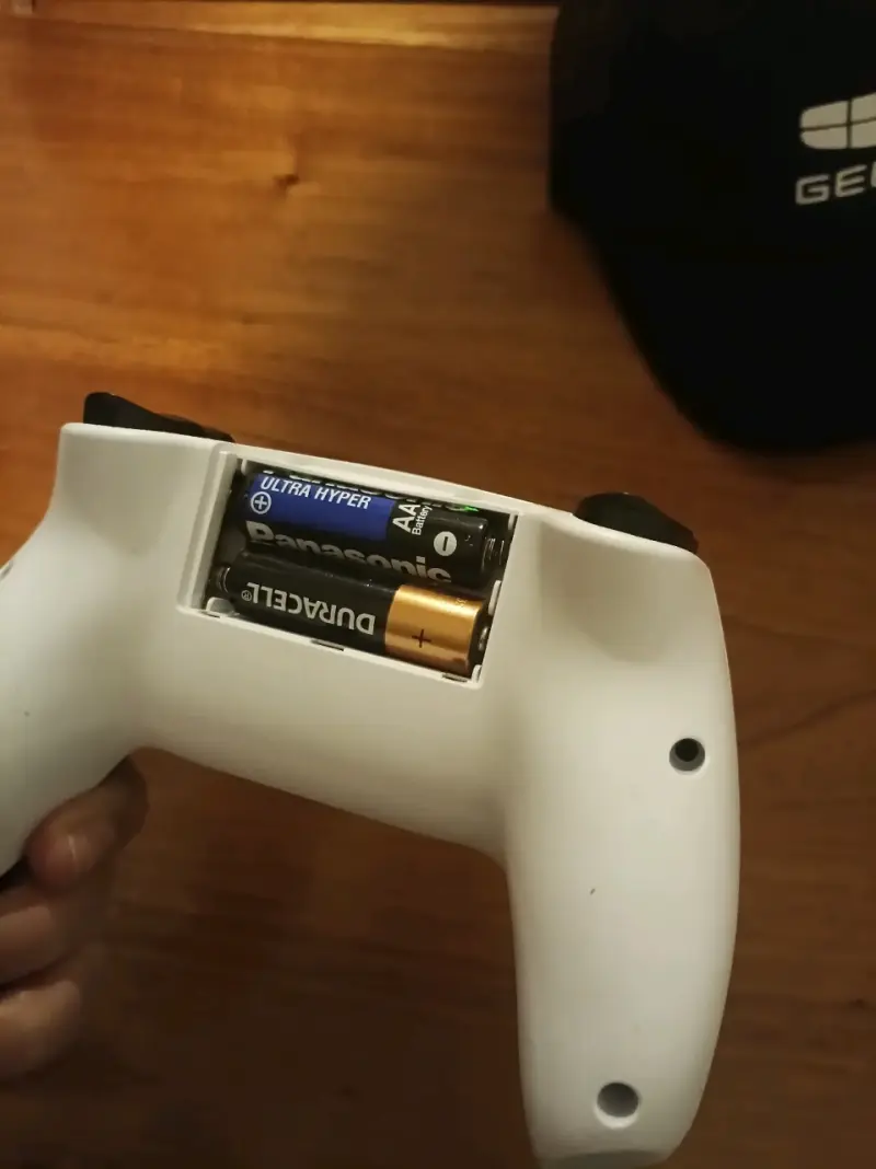 Consola Game Stick Pro 4K con 2 controles inalámbricos - 5