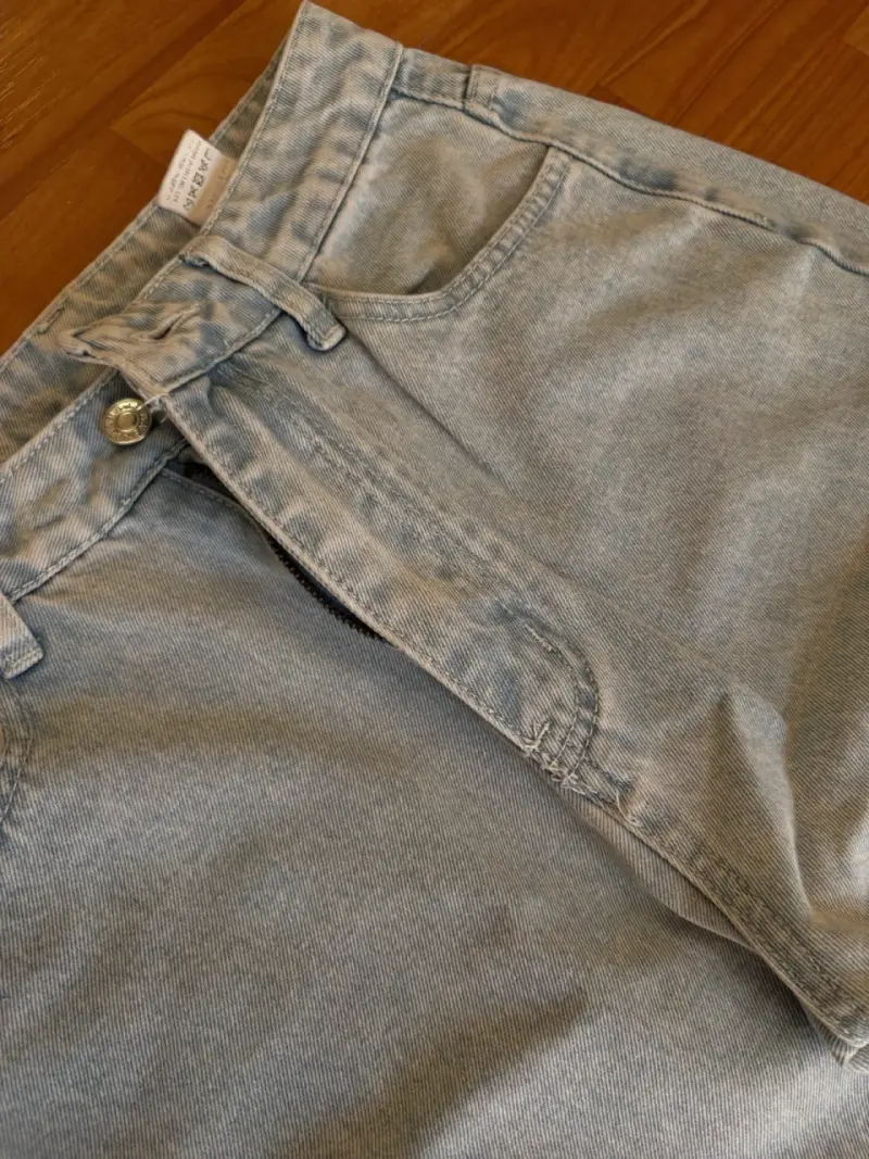 Jeans de mezclilla azul claro para mujer - 2
