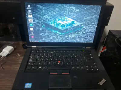 Laptop Lenovo ThinkPad T430 con Intel Core i5 - miniatura 1