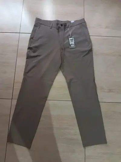 Pantalones casuales color beige para hombre - miniatura 1
