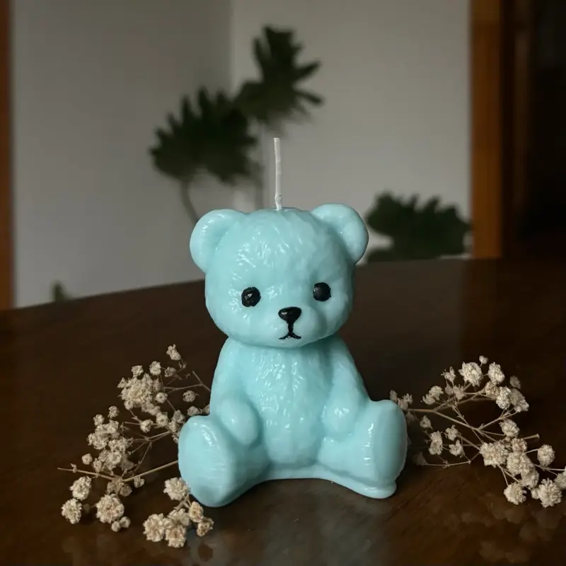 Vela decorativa en forma de oso color celeste - 1