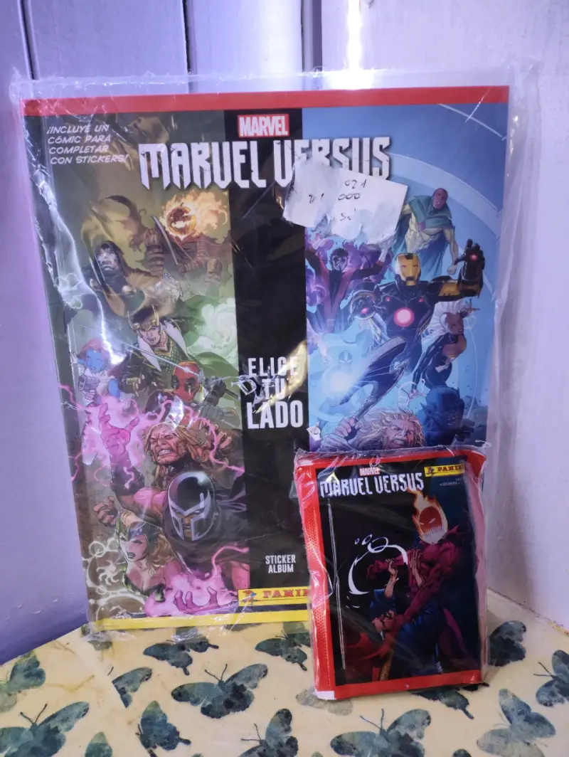 Álbum de Stickers Marvel Versus con Sobres