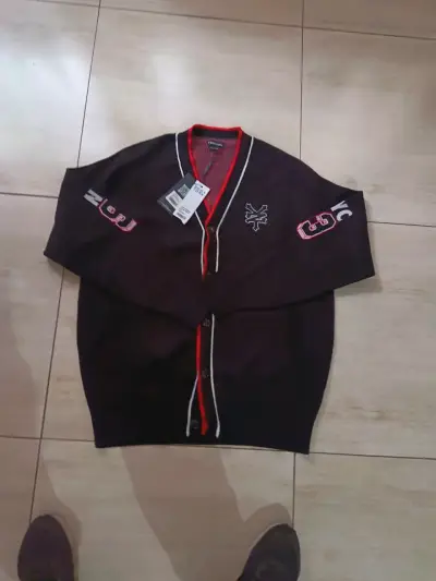 Cardigan negro Zoo York con detalles rojos - miniatura 1