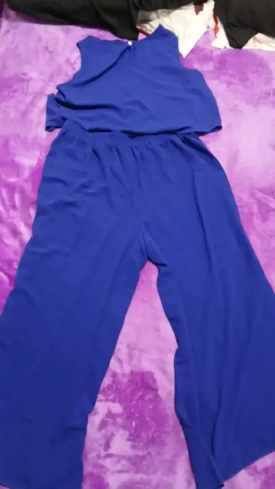 Conjunto azul de pantalón y top para mujer - miniatura 2