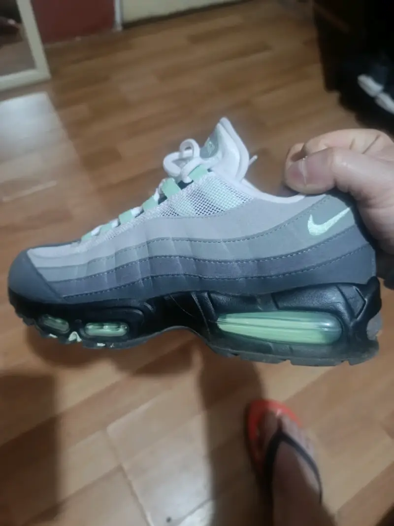 Zapatillas deportivas Nike Air Max 95 gris y verde - 1
