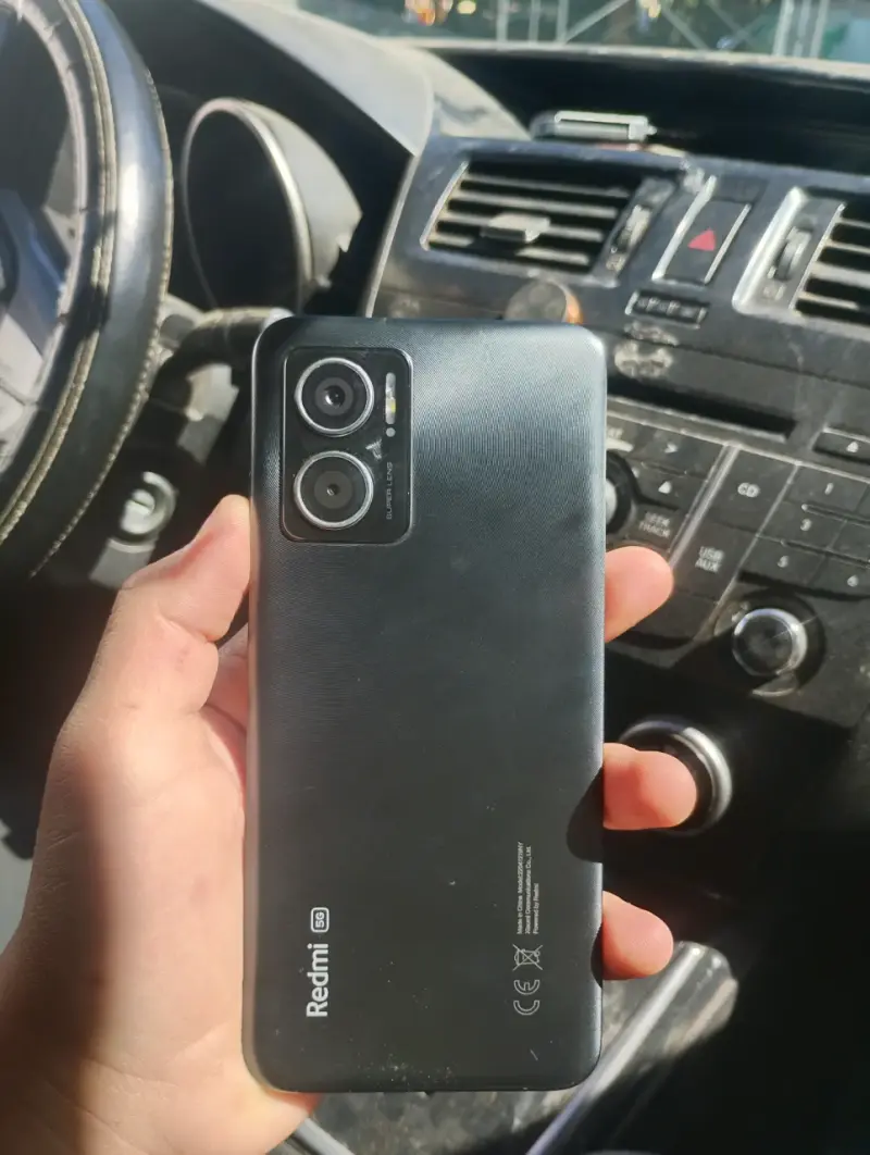 Smartphone Xiaomi Redmi 5G en buen estado - 3