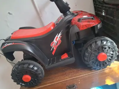 Moto eléctrica infantil con diseño deportivo - miniatura 1