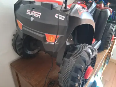Moto eléctrica infantil con diseño deportivo - miniatura 3