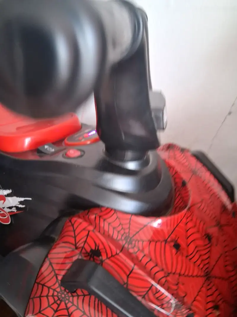 Moto eléctrica infantil con diseño deportivo - 4