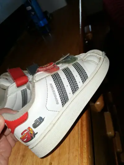 Zapatillas infantiles Cars Disney Adidas Superstar - miniatura 1
