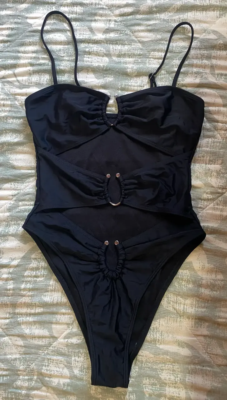 Body negro con diseño cut-out