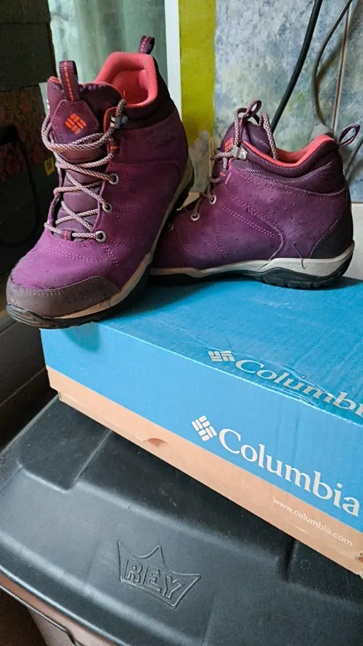 Botas de senderismo Columbia moradas para mujer