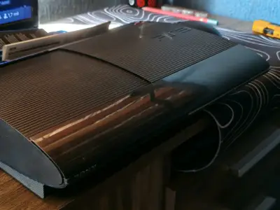 Consola Sony PS3 Super Slim en buen estado - miniatura 2