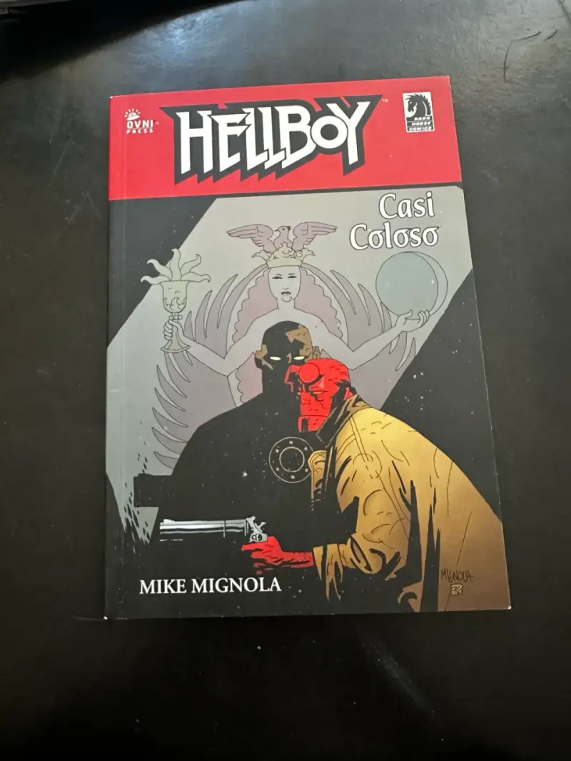 Comic Hellboy Casi Coloso de Mike Mignola