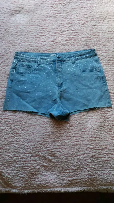 Shorts de mezclilla con detalles brillantes - miniatura 1