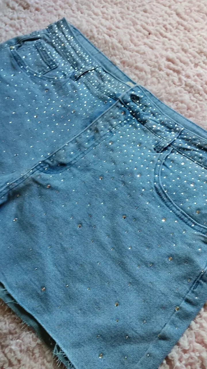 Shorts de mezclilla con detalles brillantes - 2