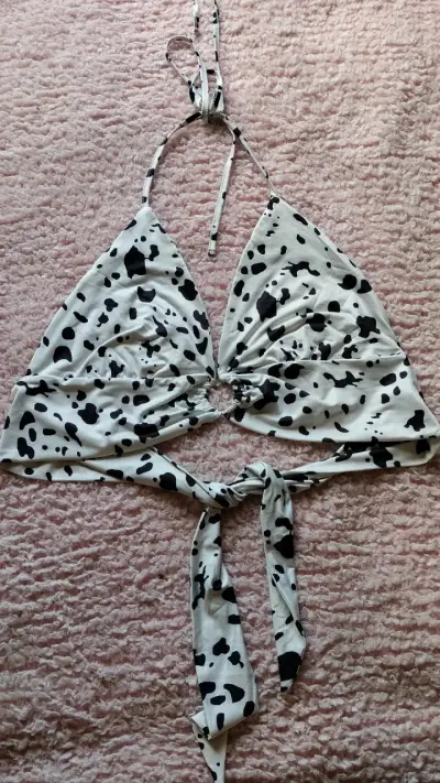 Top estilo bikini blanco con manchas negra - miniatura 1