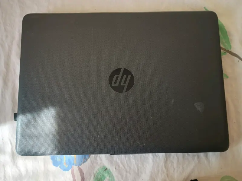 Laptop HP Intel Core i3 en buen estado - 2