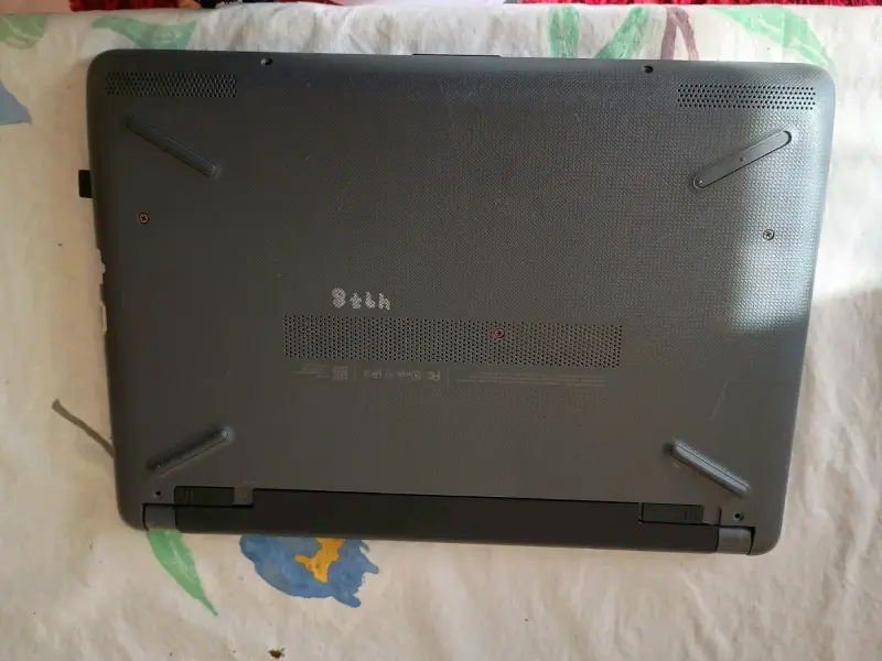 Laptop HP Intel Core i3 en buen estado - 3