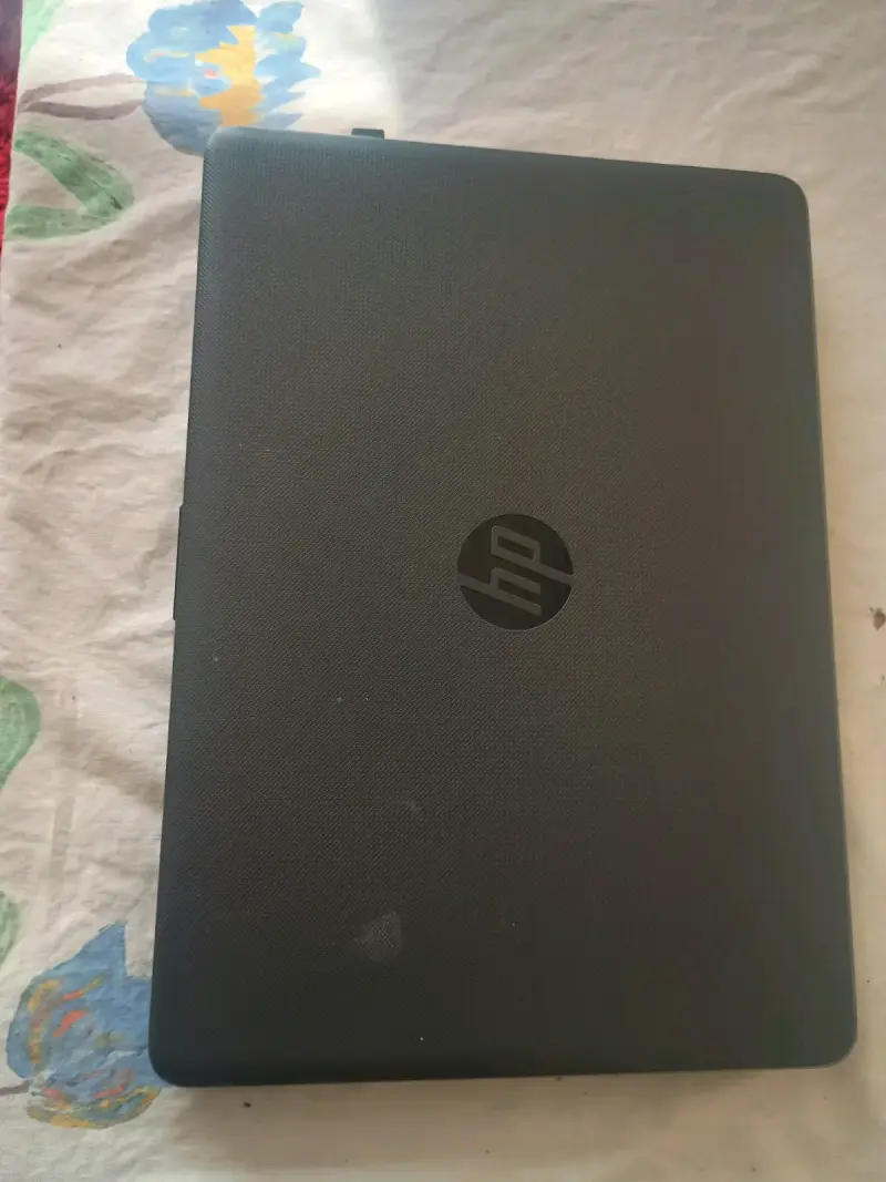 Laptop HP Intel Core i3 en buen estado - 4