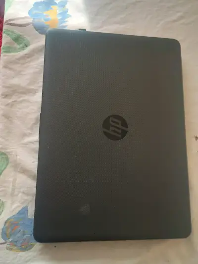 Laptop HP Intel Core i3 en buen estado - miniatura 4