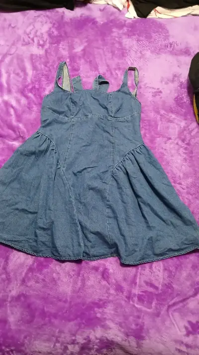 Vestido de mezclilla azul con tirantes - miniatura 1